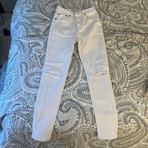 Oneteaspoon white skinny jeans with ripped detail